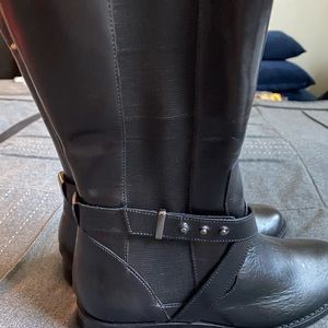 Gorgeous Steve Madden riding boots in black